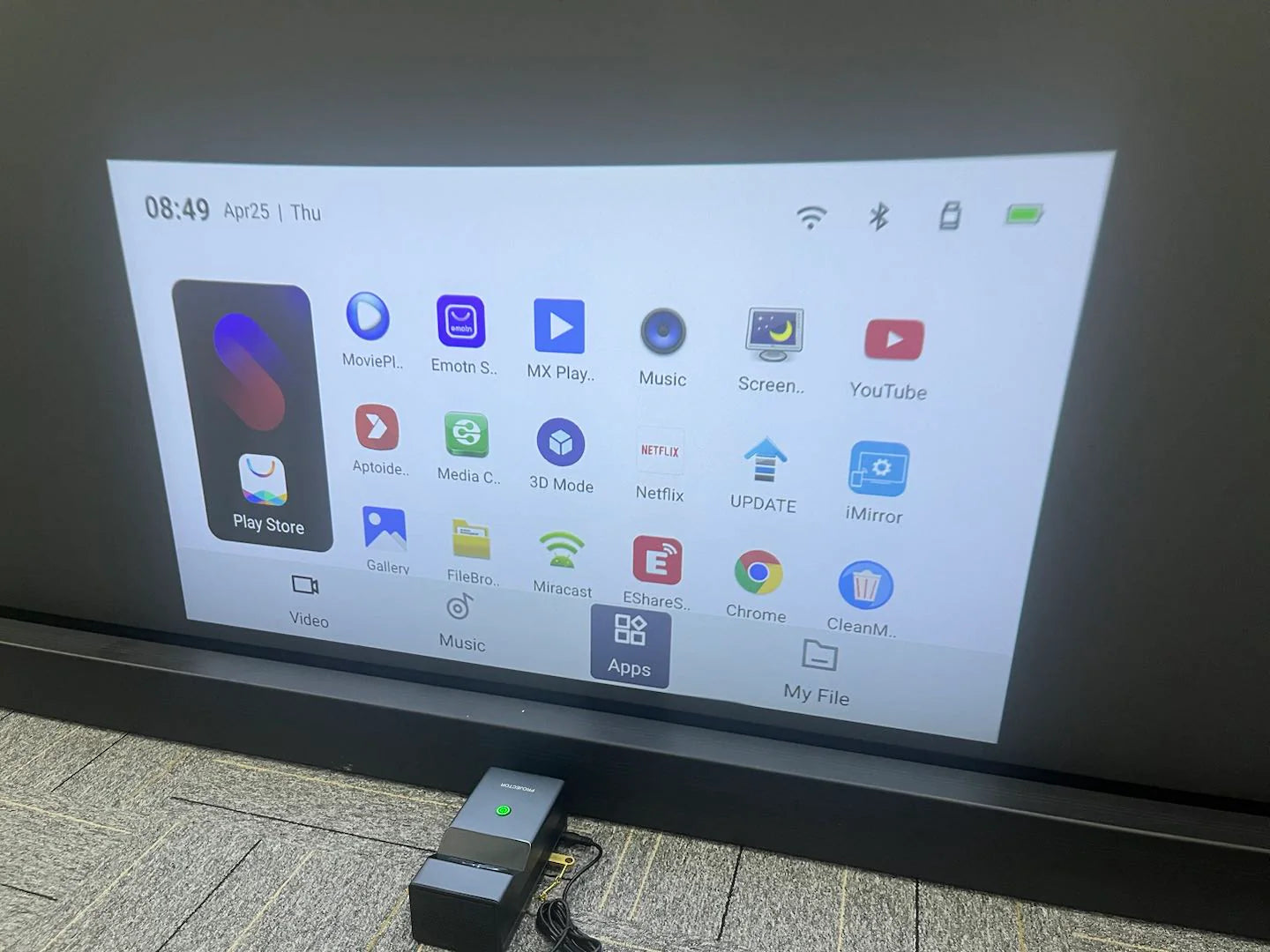 UltraCast Portable Short Throw Projector