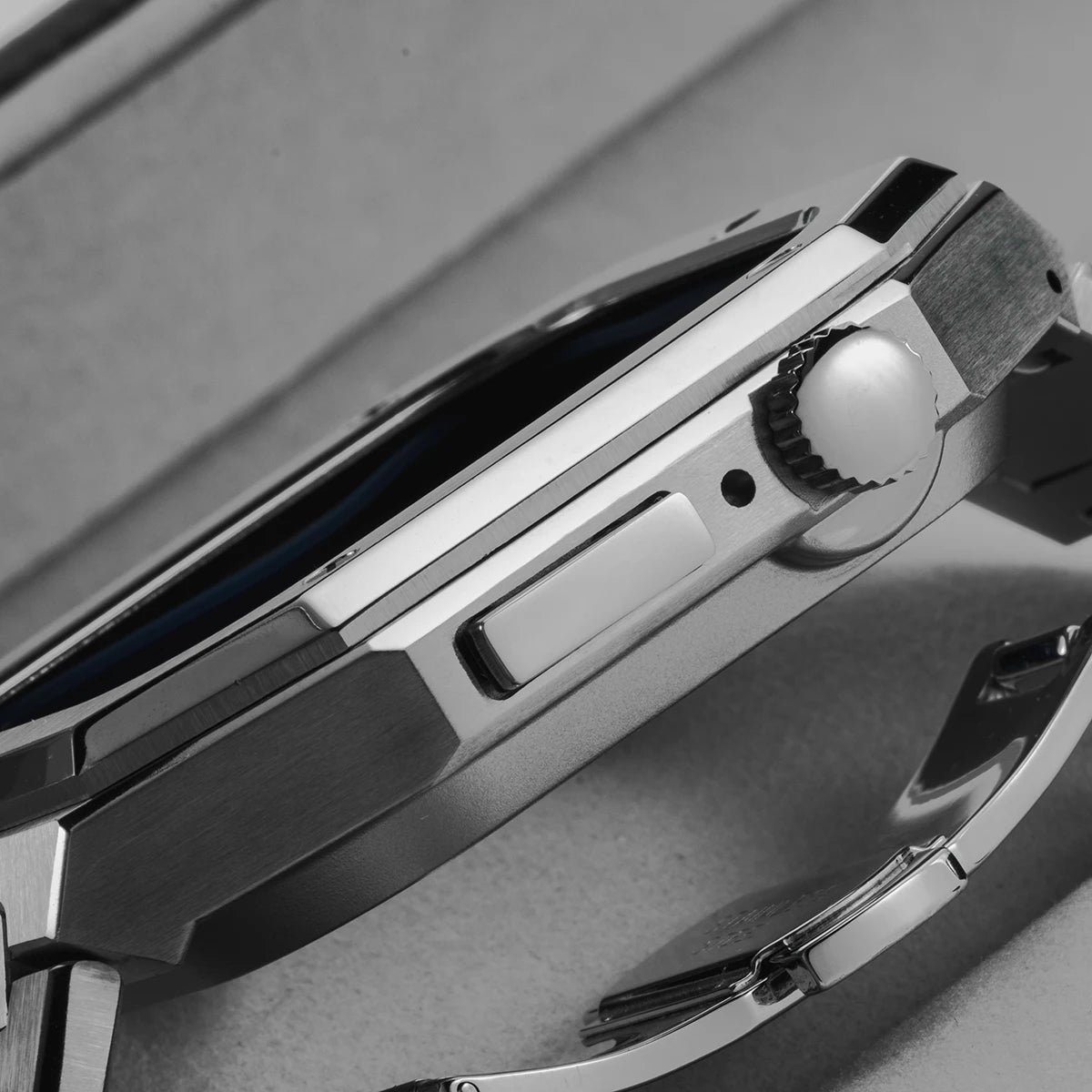 Octagon Steel Apple Watch case 46mm