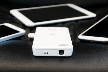 MERLIN POCKET WIFI PROJECTOR